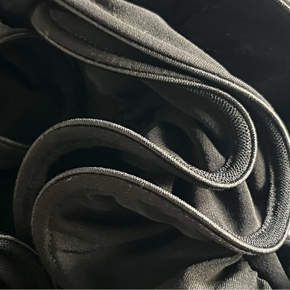 Elegant Black Ruffle Detail dress - Picture 3 of 9